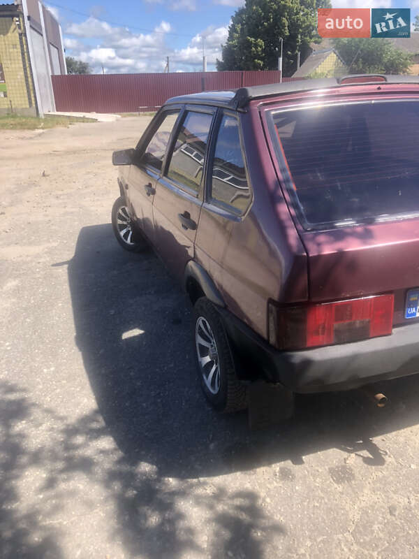 Хэтчбек ВАЗ / Lada 2109 2000 в Александровке