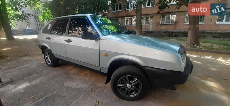 Хэтчбек ВАЗ / Lada 2109 2001 в Белой Церкви