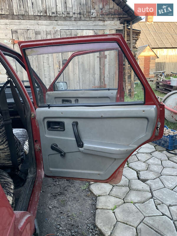 Хэтчбек ВАЗ / Lada 2109 1991 в Киверцах