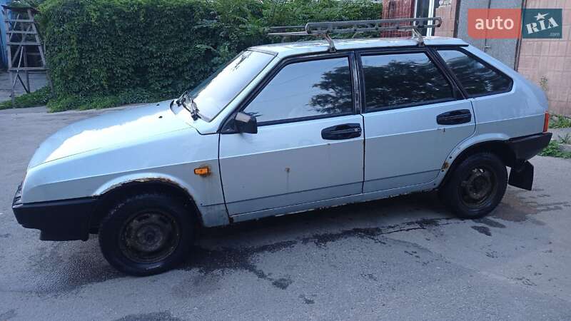 Хэтчбек ВАЗ / Lada 2109 2003 в Харькове