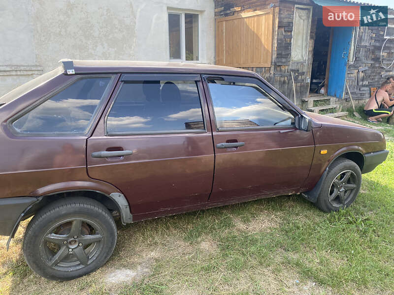 Хэтчбек ВАЗ / Lada 2109 2000 в Малине