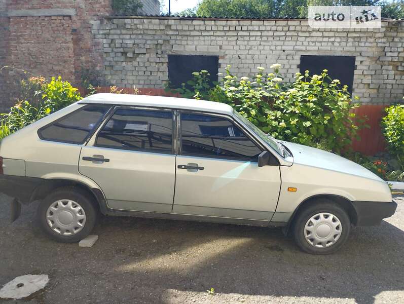 Хэтчбек ВАЗ / Lada 2109 2002 в Ровно