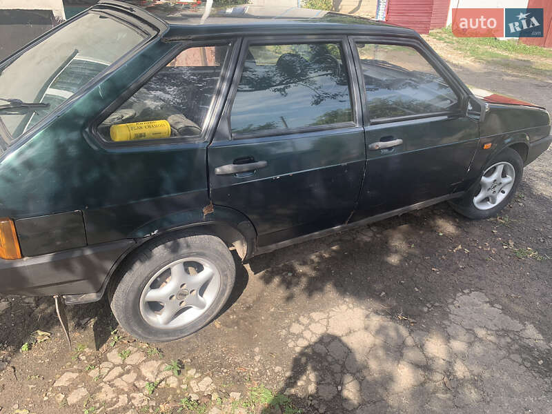 Хэтчбек ВАЗ / Lada 2109 2002 в Дубно