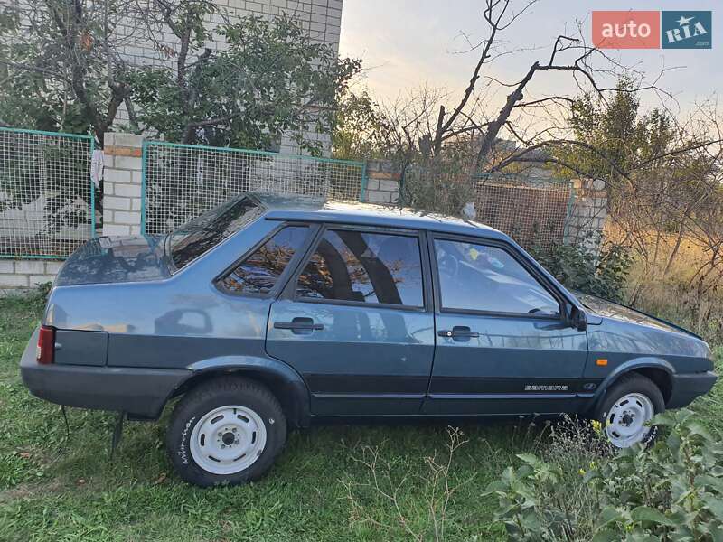 Хэтчбек ВАЗ / Lada 2109 2001 в Николаеве