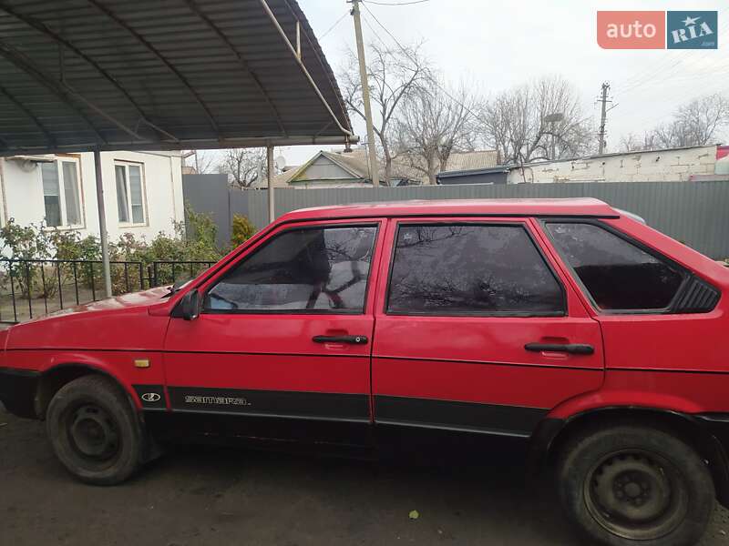 Хэтчбек ВАЗ / Lada 2109 1990 в Царичанке