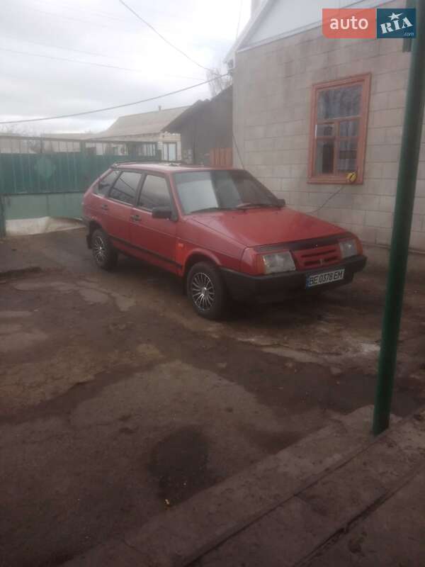 Хэтчбек ВАЗ / Lada 2109 1991 в Врадиевке