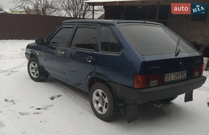 Хетчбек ВАЗ / Lada 2109 2005 в Великих Мостах