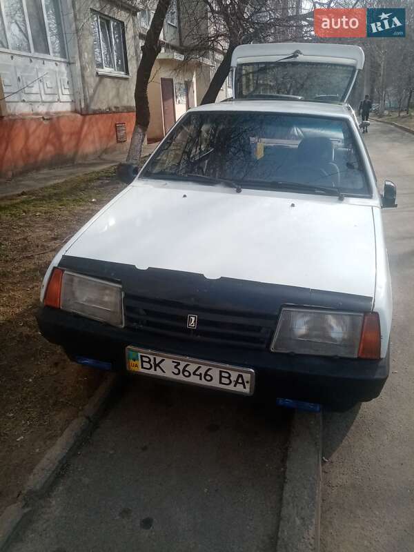 Хэтчбек ВАЗ / Lada 2109 2000 в Ровно