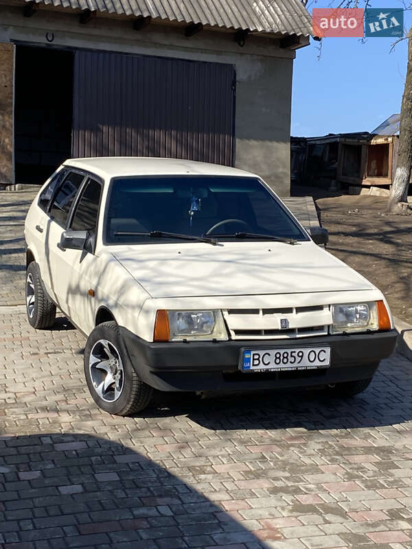 Хетчбек ВАЗ / Lada 2109 1992 в Локачах