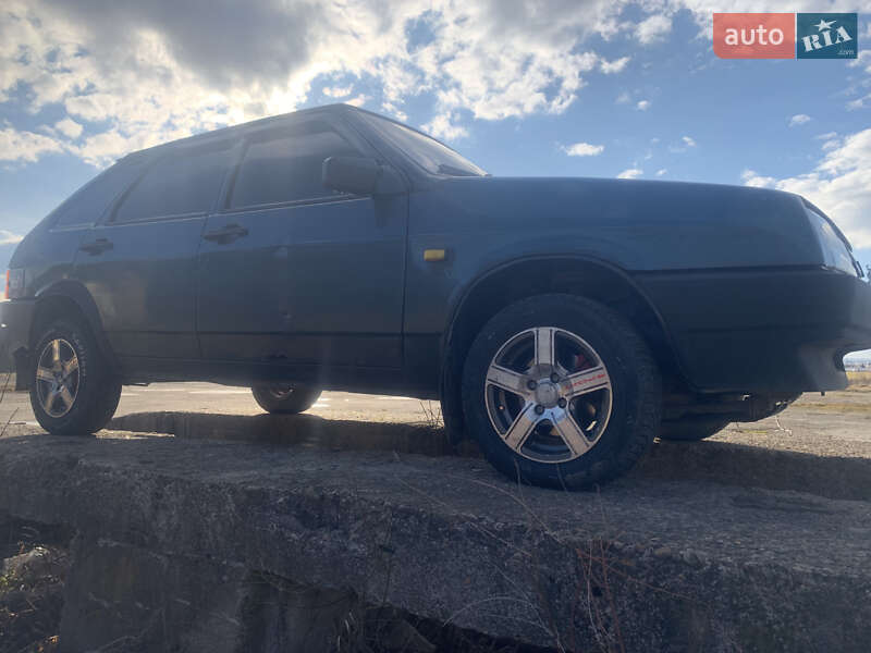 Хэтчбек ВАЗ / Lada 2109 2004 в Ивано-Франковске
