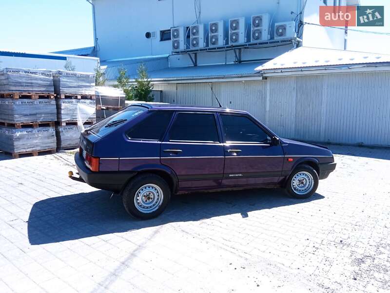 Хэтчбек ВАЗ / Lada 2109 2001 в Черновцах