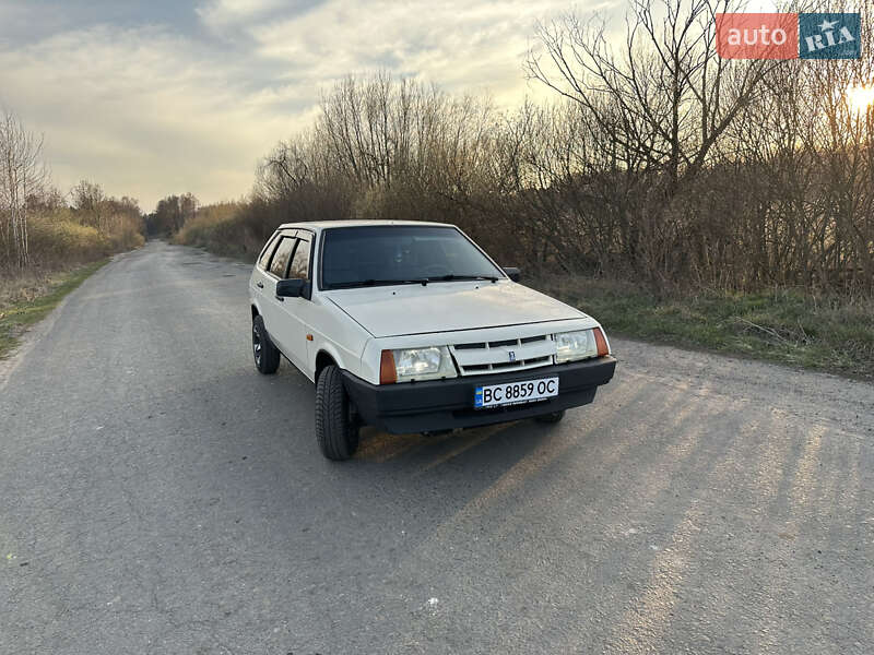 Хетчбек ВАЗ / Lada 2109 1992 в Локачах