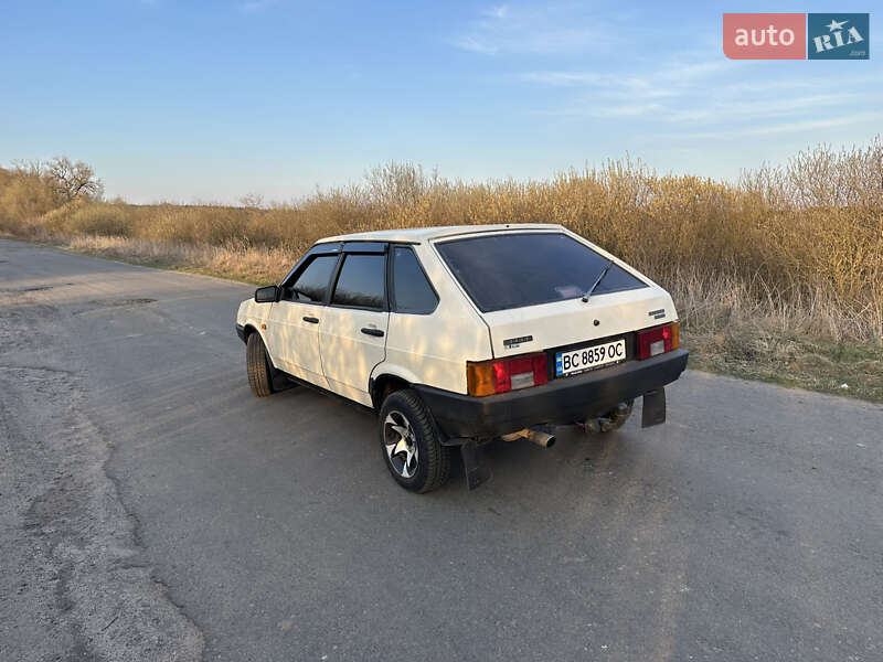 Хетчбек ВАЗ / Lada 2109 1992 в Локачах