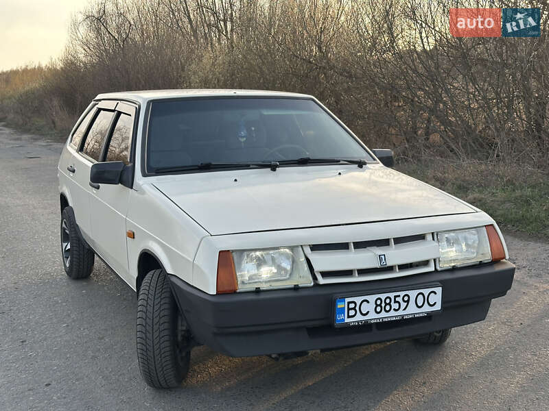 Хетчбек ВАЗ / Lada 2109 1992 в Локачах