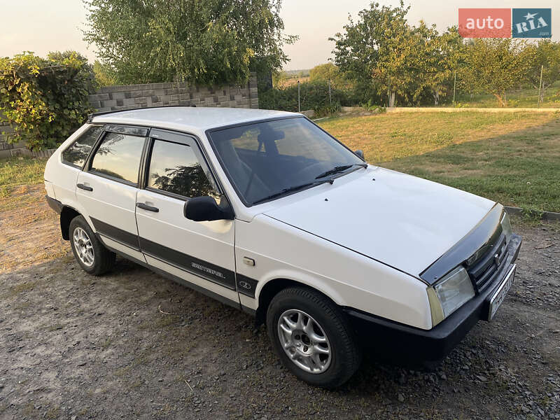 Хэтчбек ВАЗ 2109 1997 в 
