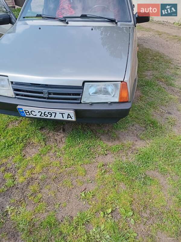 Хэтчбек ВАЗ / Lada 2109 2002 в Старом Самборе фото 15 Хэтчбек ВАЗ / Lada 2109 2002 в Старом Самборе