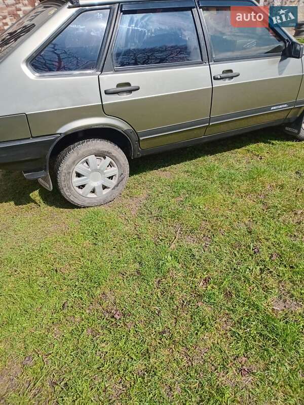 Хэтчбек ВАЗ / Lada 2109 2002 в Старом Самборе фото 28 Хэтчбек ВАЗ / Lada 2109 2002 в Старом Самборе