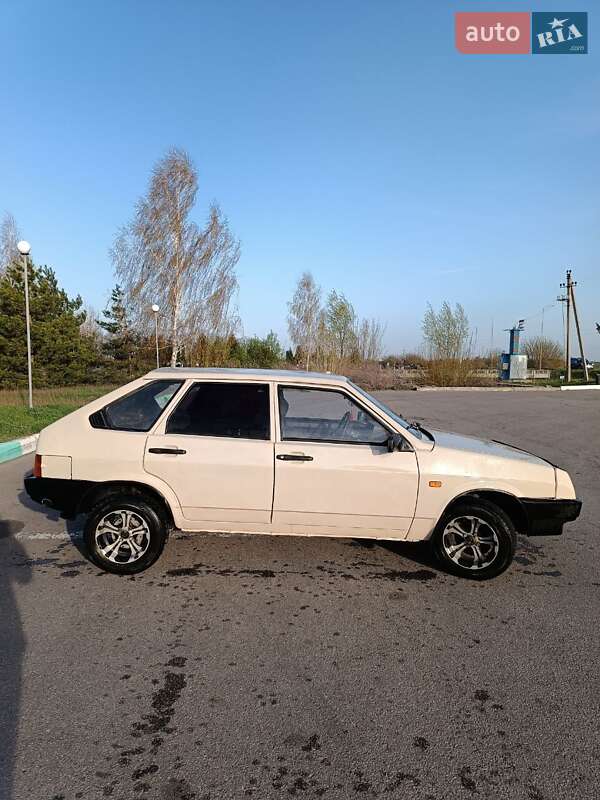 Хэтчбек ВАЗ / Lada 2109 1988 в Володарке