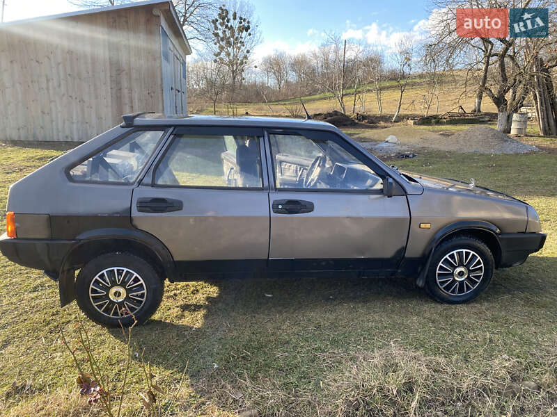 Хэтчбек ВАЗ / Lada 2109 1993 в Дубно