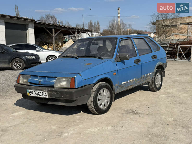 Хэтчбек ВАЗ 2109 1988 в 