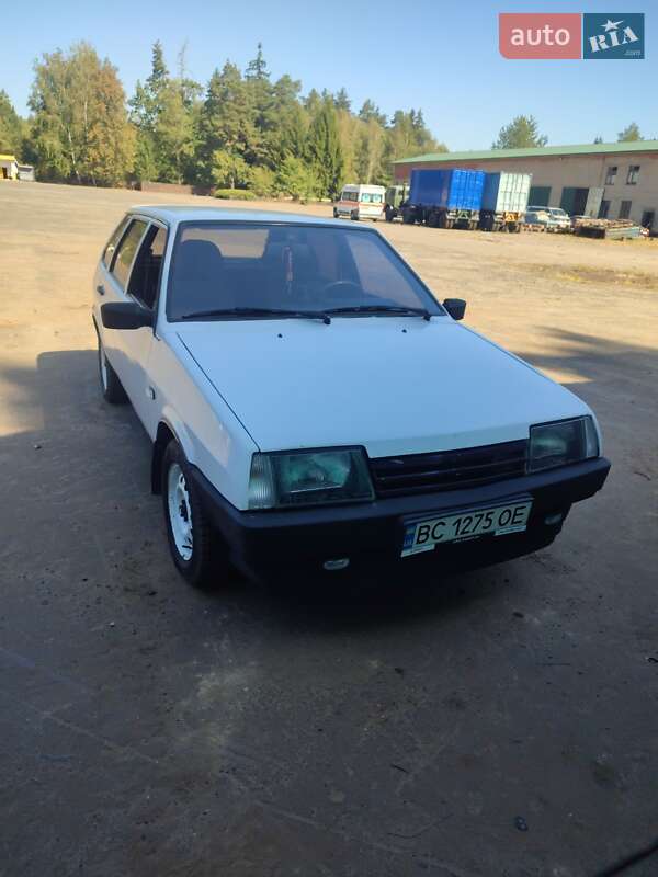 Хетчбек ВАЗ / Lada 2109 2004 в Золочеві