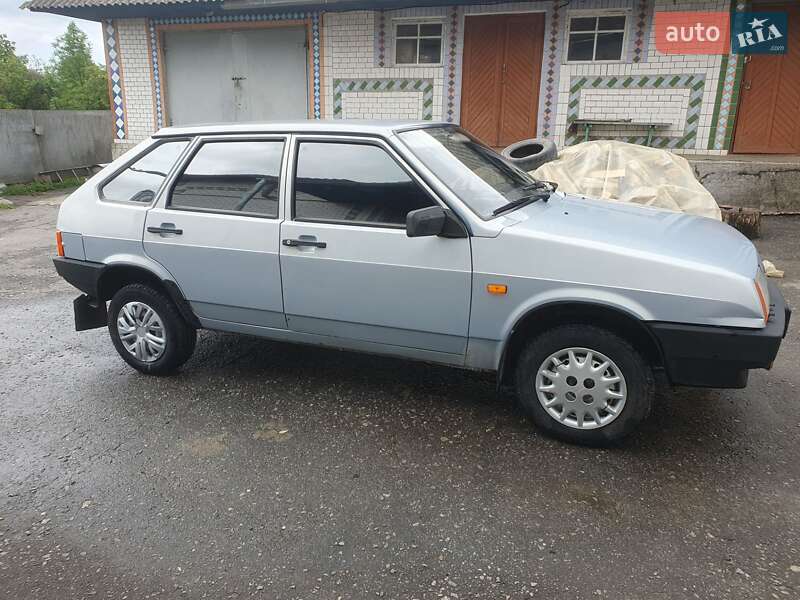 Хэтчбек ВАЗ / Lada 2109 2004 в Хмельницком