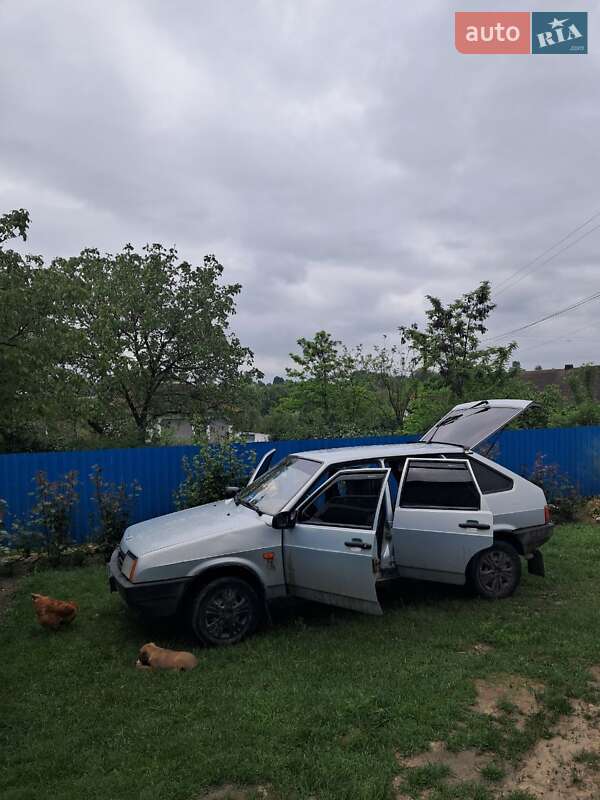 Хэтчбек ВАЗ / Lada 2109 2004 в Черновцах