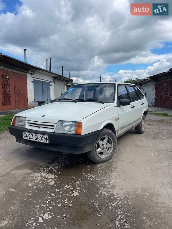 Хэтчбек ВАЗ / Lada 2109 1999 в Хмельницком