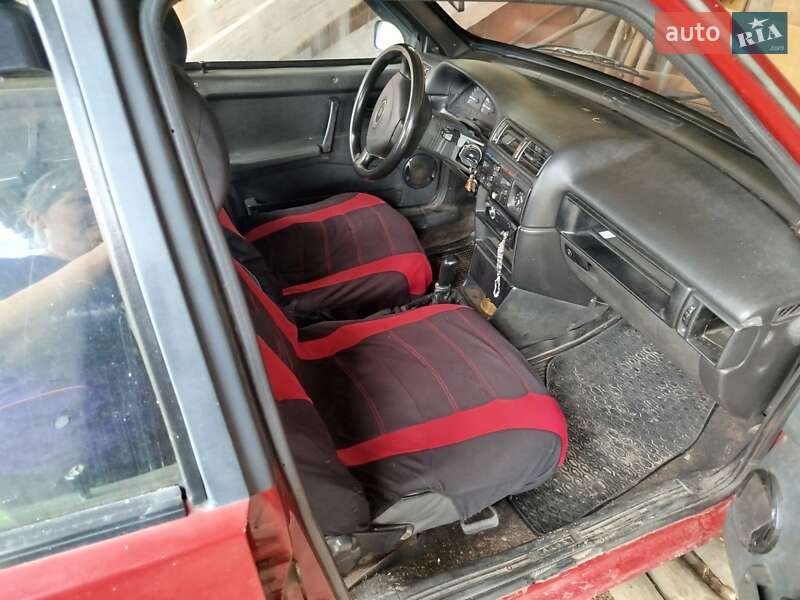Хэтчбек ВАЗ / Lada 2109 1992 в Вараше