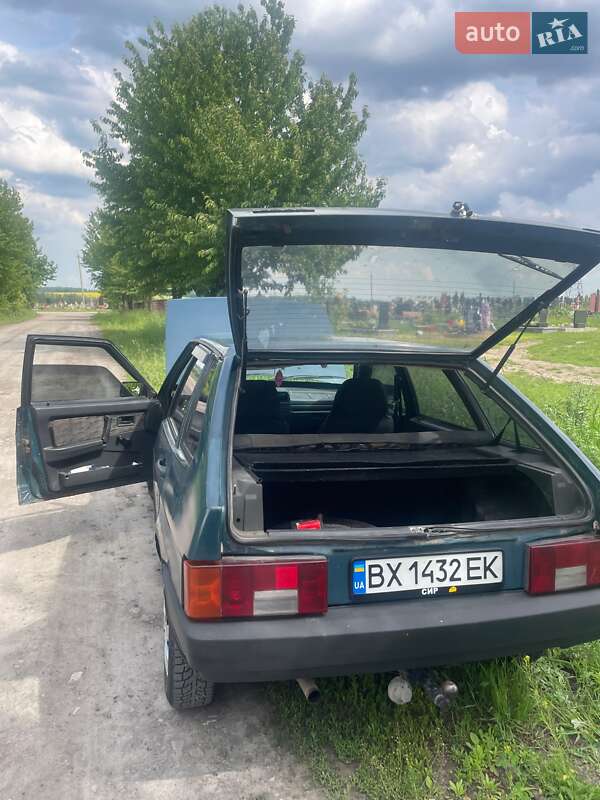 Хетчбек ВАЗ / Lada 2109 2000 в Городку