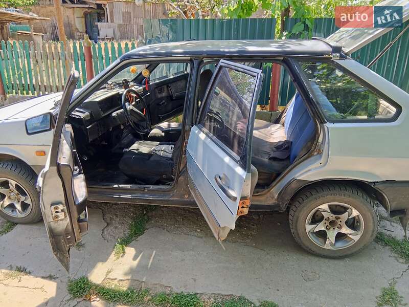 Хэтчбек ВАЗ / Lada 2109 2003 в Тарутине