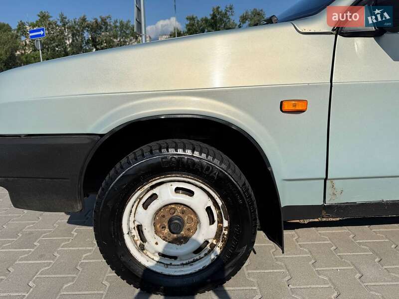 Хэтчбек ВАЗ / Lada 2109 2003 в Киеве