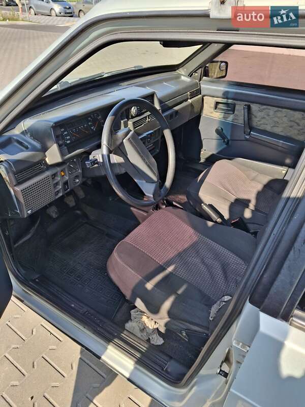 Хэтчбек ВАЗ / Lada 2109 2003 в Киеве