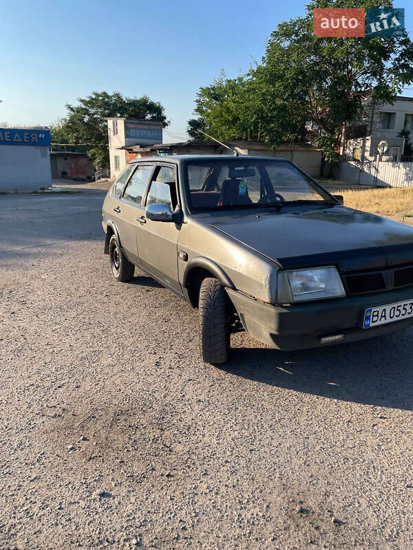 Хэтчбек ВАЗ / Lada 2109 1990 в Кривом Роге