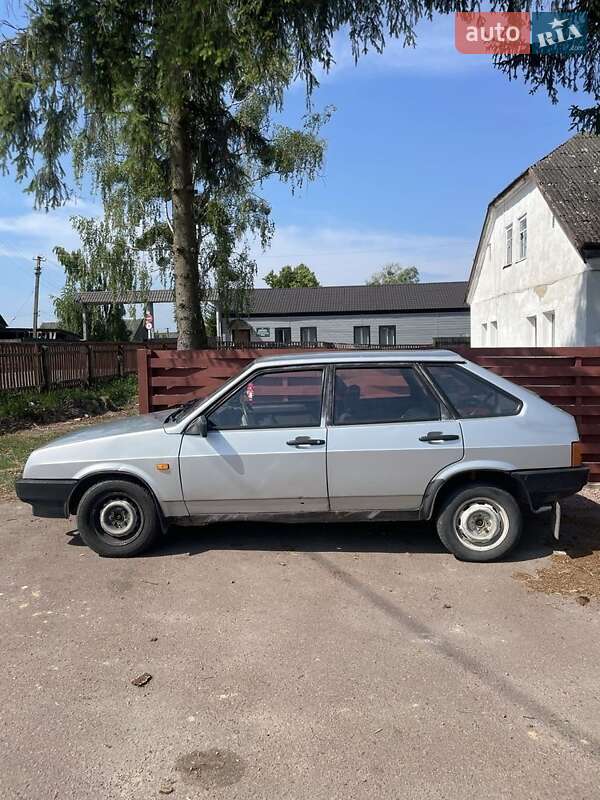 Хэтчбек ВАЗ / Lada 2109 2001 в Овруче