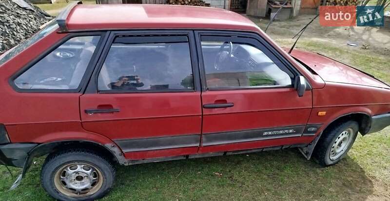 Хэтчбек ВАЗ 2109 1992 в 