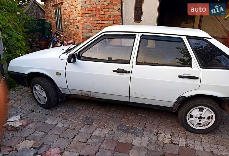 Хэтчбек ВАЗ 2109 1992 в 