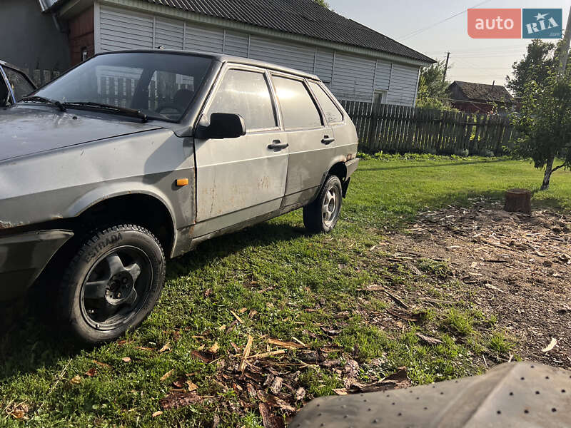 Хэтчбек ВАЗ / Lada 2109 1990 в Кролевце фото 2 Хэтчбек ВАЗ / Lada 2109 1990 в Кролевце