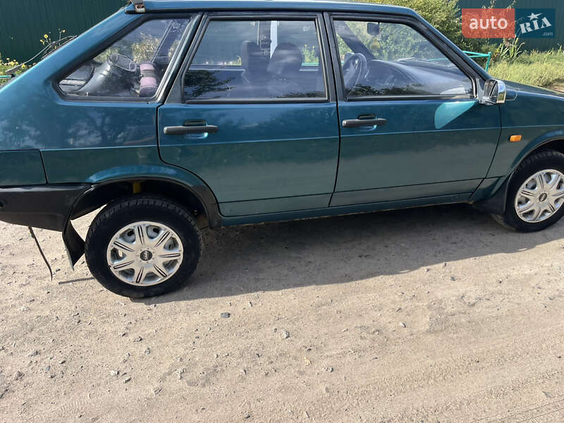 Хэтчбек ВАЗ / Lada 2109 1998 в Зенькове