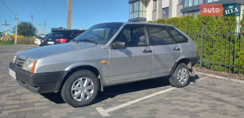Хэтчбек ВАЗ / Lada 2109 2003 в Луцке