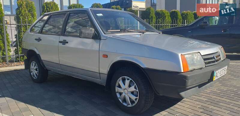 Хэтчбек ВАЗ / Lada 2109 2003 в Луцке