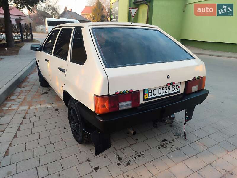 Хэтчбек ВАЗ / Lada 2109 1993 в Городке