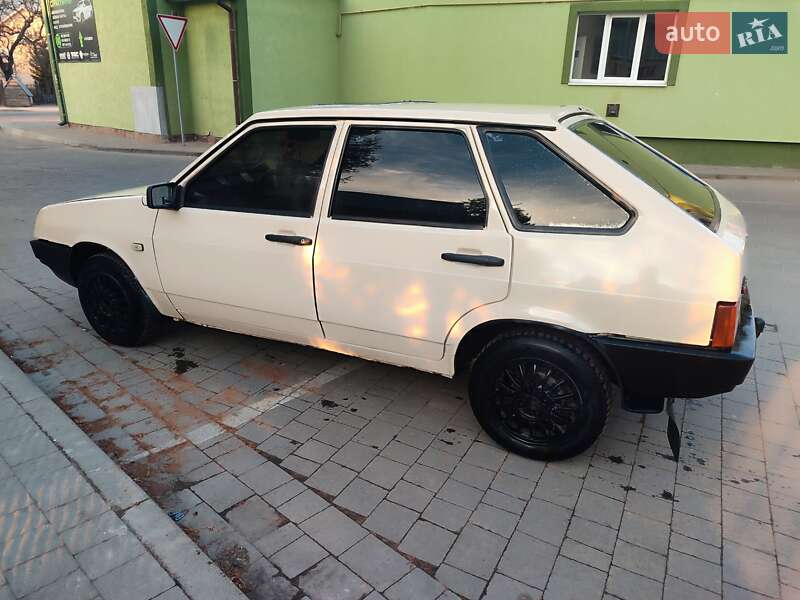 Хэтчбек ВАЗ / Lada 2109 1993 в Городке
