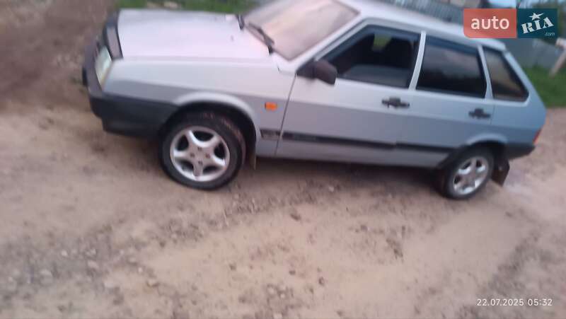 Хэтчбек ВАЗ / Lada 2109 2004 в Черновцах