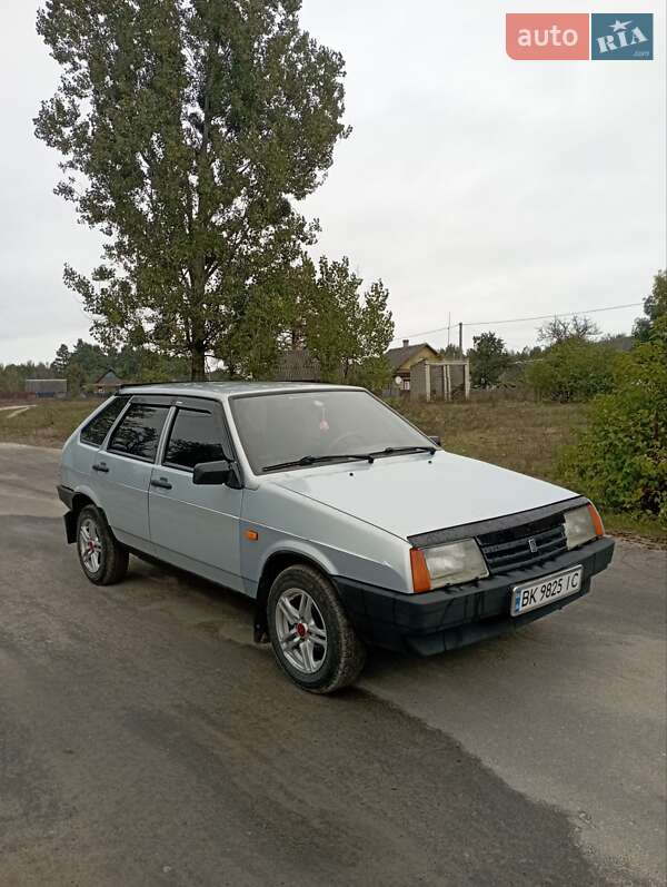 Хэтчбек ВАЗ / Lada 2109 2005 в Дубровице