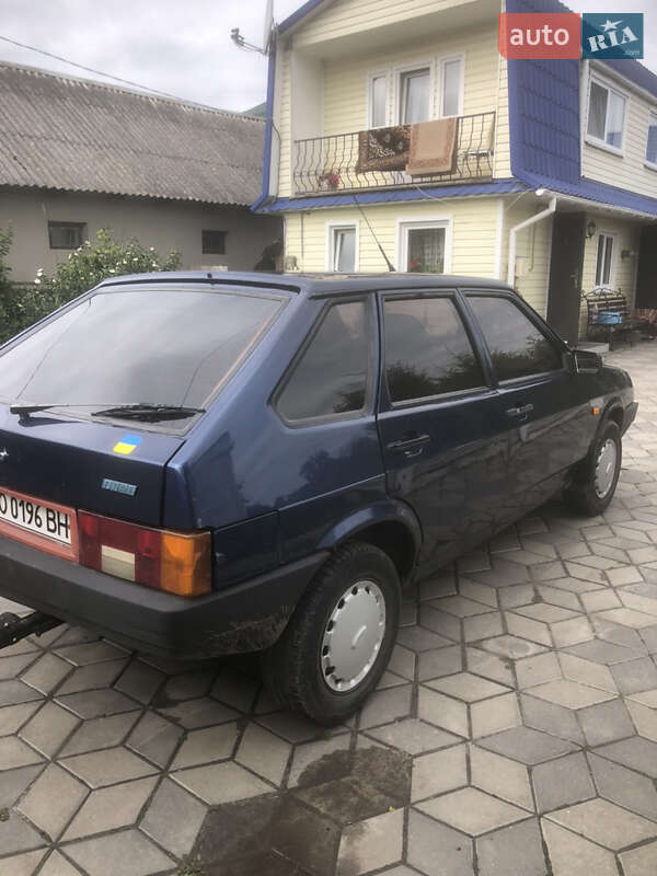 Хэтчбек ВАЗ / Lada 2109 2004 в Остроге