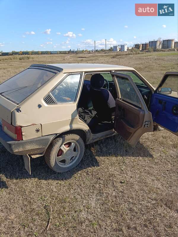 Хэтчбек ВАЗ / Lada 2109 1988 в Сарате фото 4 Хэтчбек ВАЗ / Lada 2109 1988 в Сарате