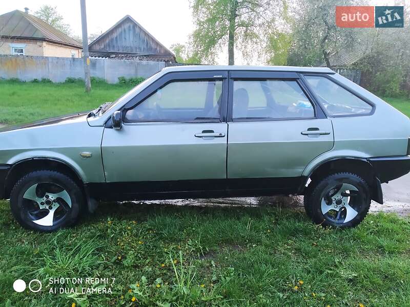 Хэтчбек ВАЗ / Lada 2109 1995 в Нежине фото Хэтчбек ВАЗ / Lada 2109 1995 в Нежине