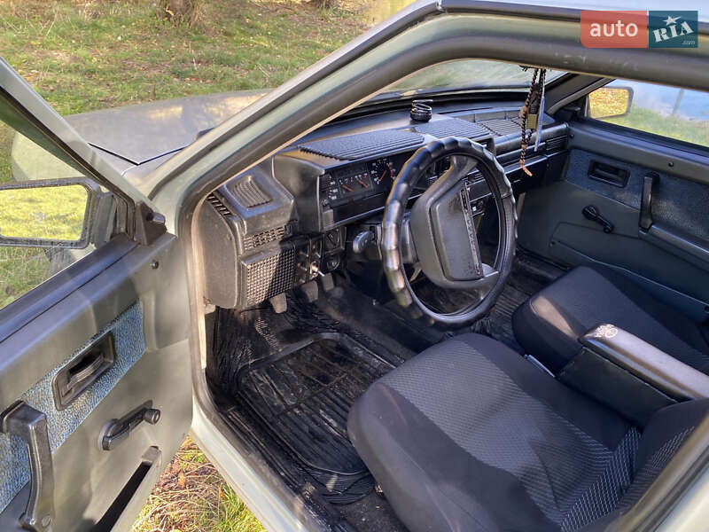 Хэтчбек ВАЗ / Lada 2109 2000 в Конотопе фото 9 Хэтчбек ВАЗ / Lada 2109 2000 в Конотопе