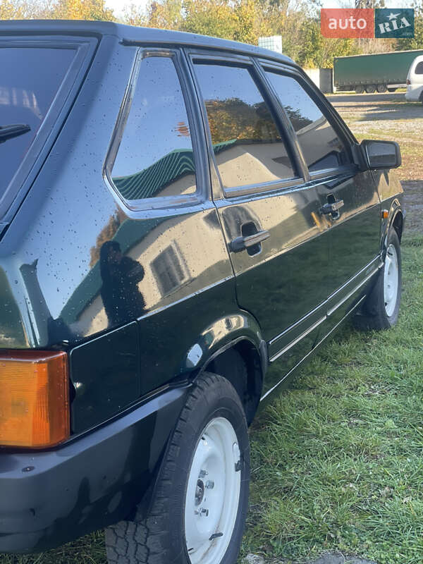 Хэтчбек ВАЗ / Lada 2109 2002 в Львове